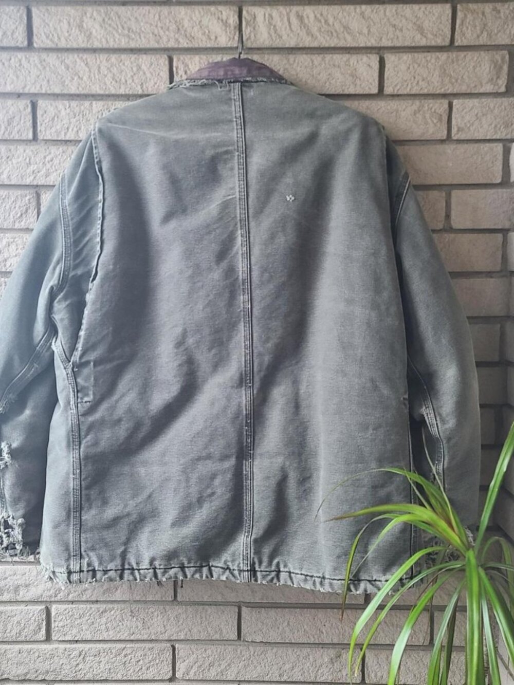 Vintage 'Carhartt' black/grey distressed and faded heavy work quilt lined jacket - Picture 2 of 6